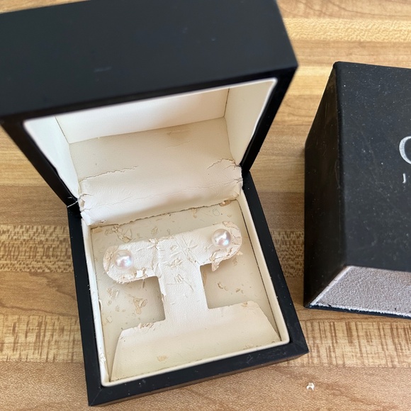 Pearl earrings. - Picture 3 of 3